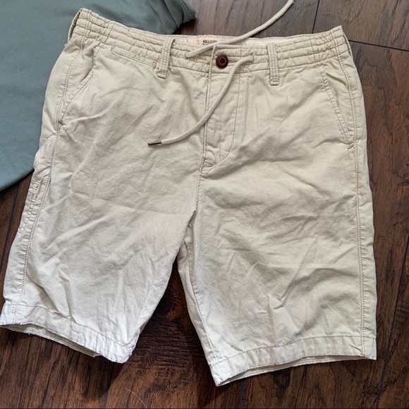 EUC Hollister light khaki classic fit shorts. - Picture 3 of 3